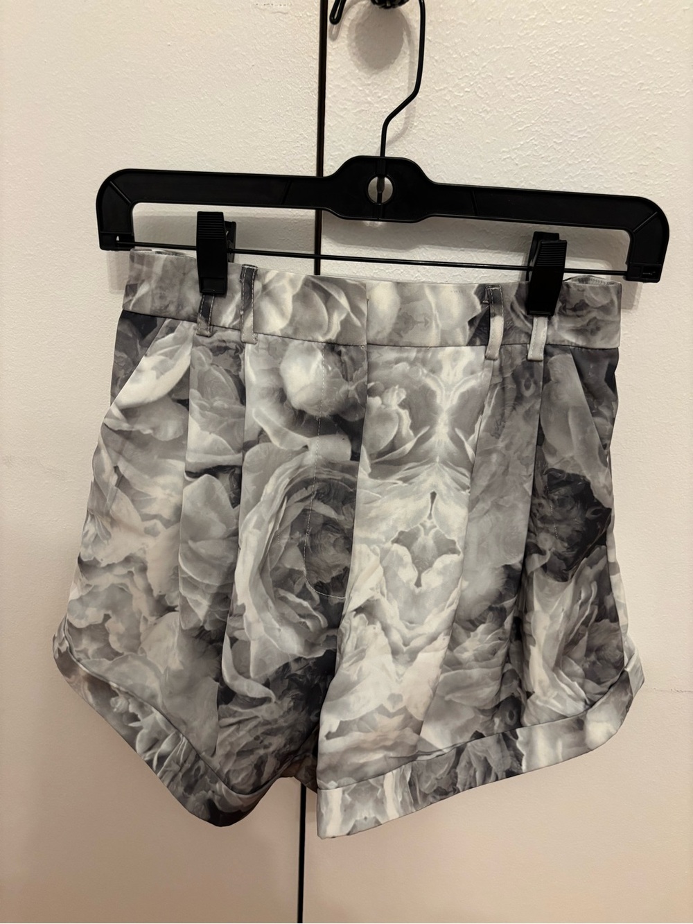 Finders keepers high waisted shorts size XS NEW w tags